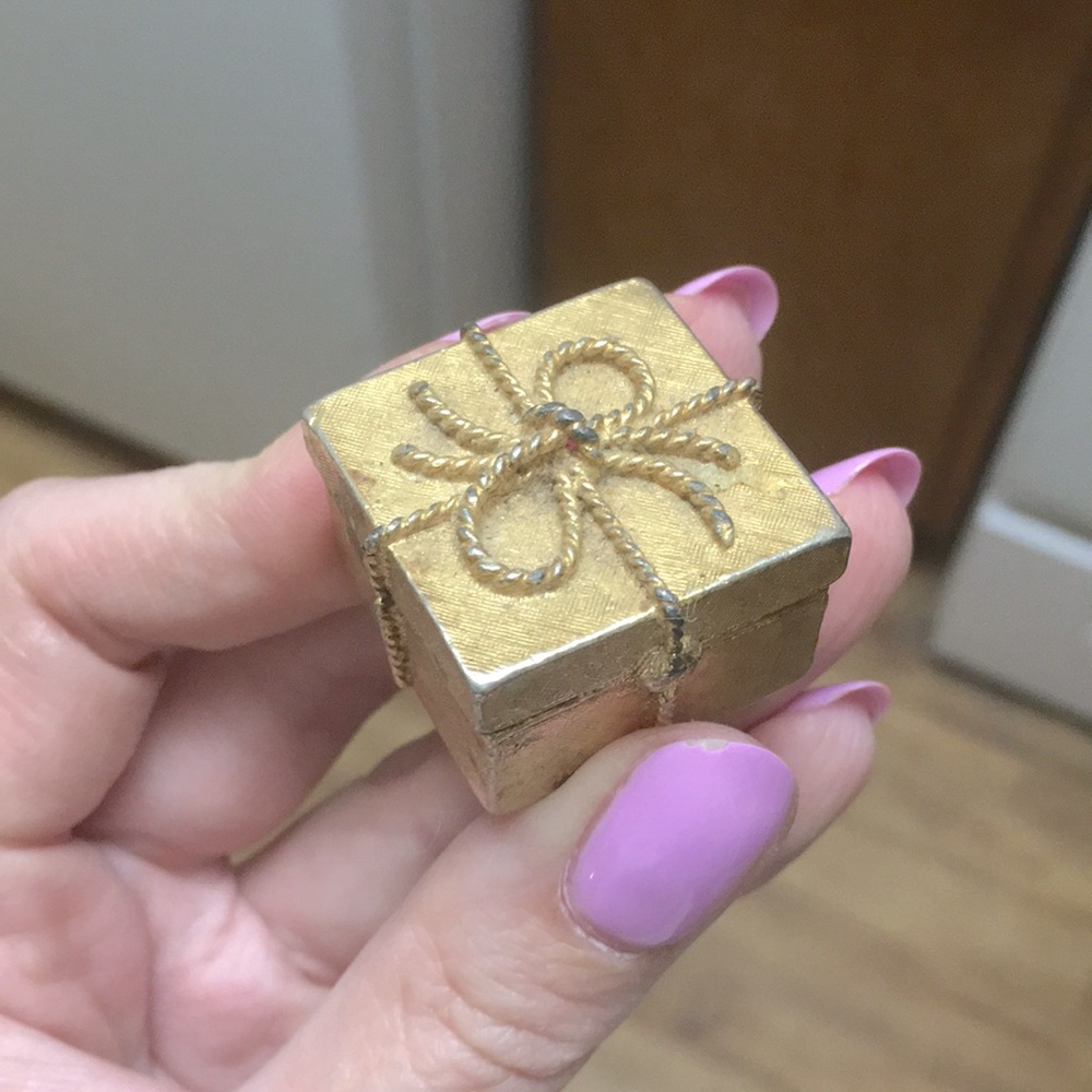 Vintage Estée Lauder Youth Dew Container